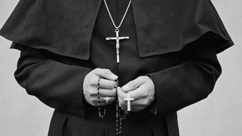 İki kadına tecavüz eden papaz tutuklandı: Eşi ihbar etti