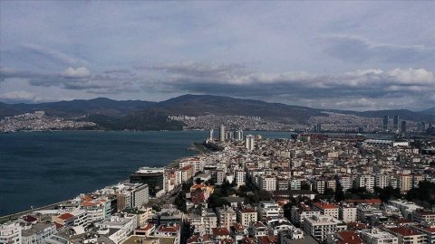 İzmir'de bir deprem daha! Büyüklüğü...
