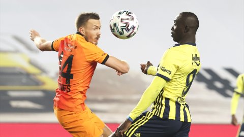  Galatasaray, Fenerbahçe'yi deplasmanda 1-0 mağlup etti