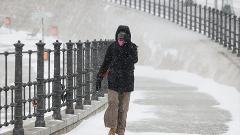  Almanya’da kar yağışı ve soğuk hava hayatı olumsuz etkiliyor