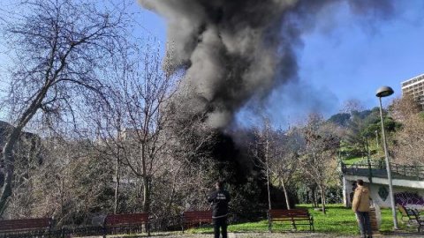 Şişli'de AVM bahçesinde yangın paniği