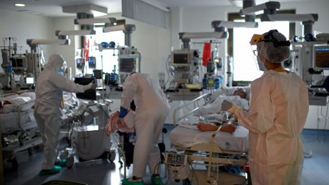 İtalya’da son 24 saatte koronavirüsten 318 can kaybı