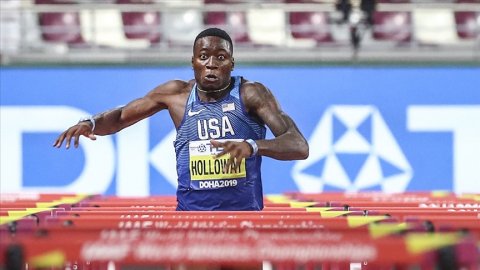 ABD'li Holloway, 60 metre engellide 27 yıllık dünya rekorunu kırdı