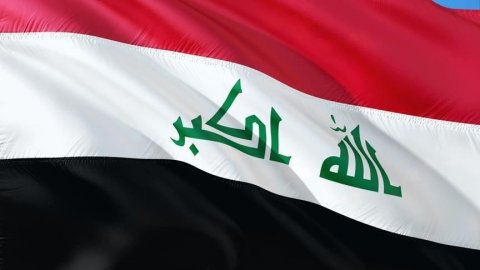 Irak'ta, Meclisin feshedilmesi için milletvekillerinden imza toplandı