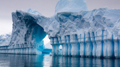 Antartika'da 1270 kilometrekarelik dev buz kütlesi koptu