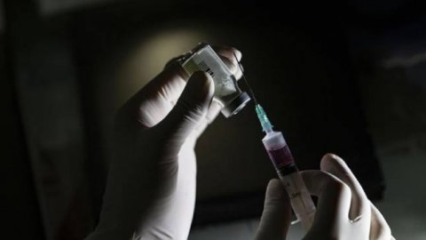 Pfizer-BioNTech ve Oxford-AstraZeneca aşıları, hastaneye yatışları yüzde 80'den fazla düşürüyor
