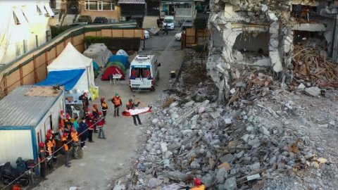 Beşiktaş’ta deprem tatbikatı düzenlendi