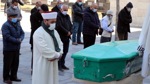 Kayseri'de eski eşinin öldürdüğü kadın toprağa verildi