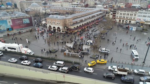 Eminönü'ndeki kalabalık havadan fotoğraflandı