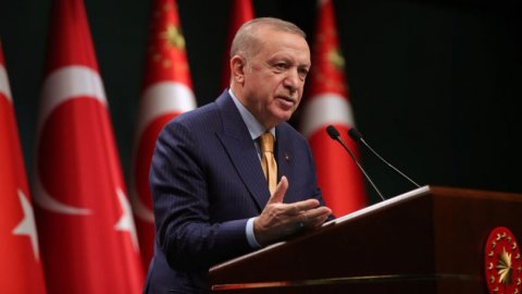 Cumhurbaşkanı Erdoğan, Alparslan Türkeş'i vefatının 24. yılında andı