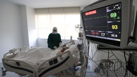 Özel hastanelere ‘fahiş fiyat’ isyanı: 4 gece yatış 18 bin peşinle Covid-19 tedavisi!