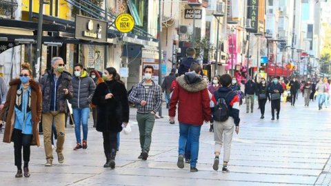 İzmir için korkutan uyarı: 'Vaka sayılarında düşüş yok stabil'