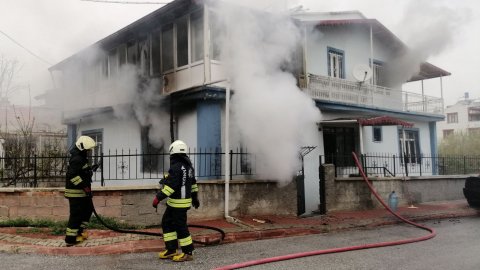 Korkutan yangın:7 kişilik aile son anda kurtuldu