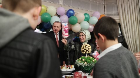 Erdoğan çifti 23 Nisan Ulusal Egemenlik ve Çocuk Bayramı'nda çocuklarla iftarda buluştu