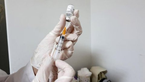 Romatizma hastalarına koronavirüs aşısı uyarısı