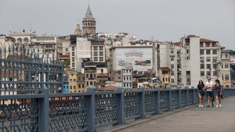 İstanbul'da cadde ve meydanlarda Kovid-19 sakinliği