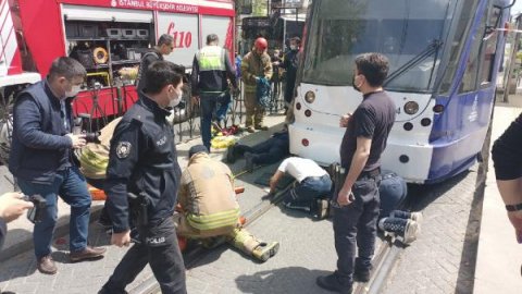 İstanbul'da bir kişi tramvayın altında kaldı