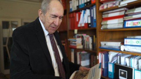 Altan Öymen 10 bin kitabını ve arşivi Beşiktaş Belediyesi’ne bağışladı