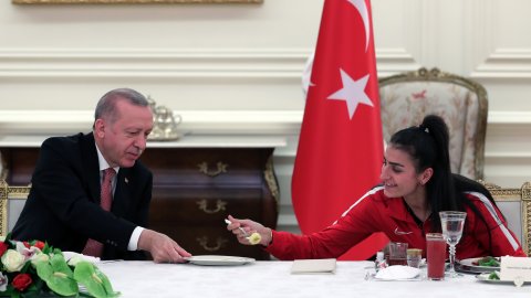 Cumhurbaşkanı Erdoğan, milli sporcularla iftar yaptı