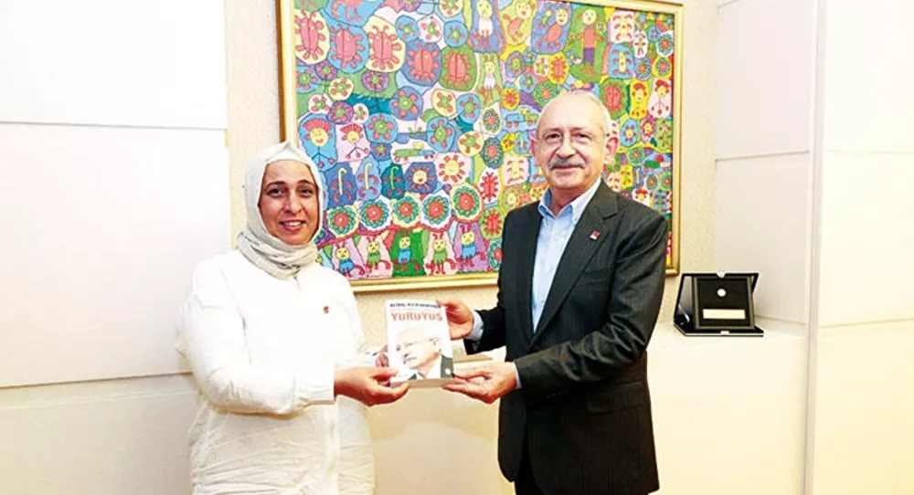 Kılıçdaroğlu 20 bininci kadın üyeyi makamında konuk etti! “Ev kadınıydım ama artık CHP’de çalışıyorum"