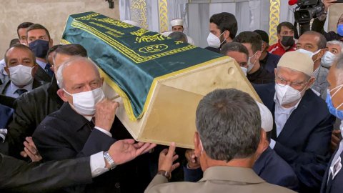 Kılıçdaroğlu, eski Devlet Bakanı Erhan'ın Ağrı'daki cenaze törenine katıldı