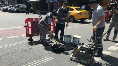 Beşiktaş'ta engellinin düştüğü yoldaki çukur kapatıldı