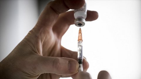 Karışık doz aşı mı yoksa her iki dozu aynı aşı mı? Araştırmanın sonuçları belli oldu