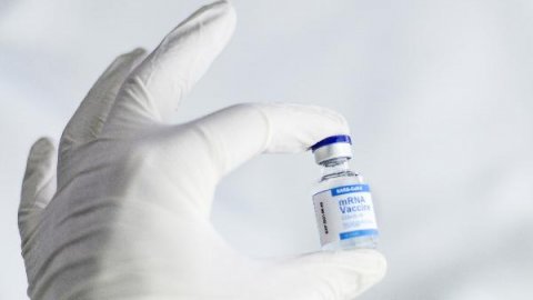 Araştırma: Pfizer/BioNTech ile Moderna'nın ikinci doz Covid-19 aşısının ertelenmesi daha fazla hayat kurtarıyor