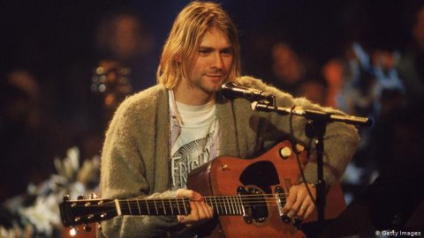 Efsane şarkıcı Kurt Cobain’in saç telleri 14 bin dolara satıldı