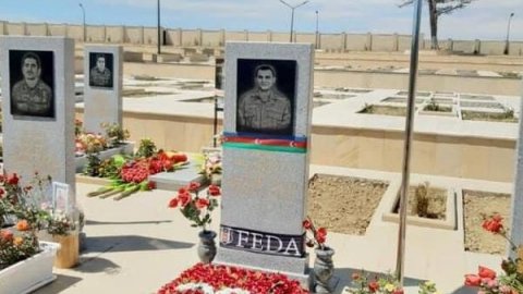 Fanatik Beşiktaşlı Azeri şehit Balakişiyev'in mezarına "FEDA" yazısı