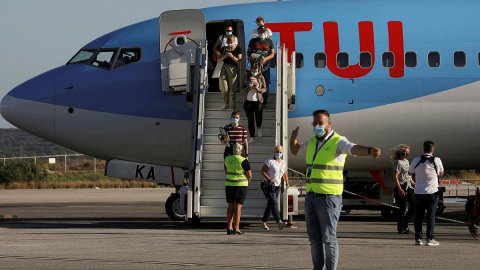 Turizm devi, İngiliz turistlerin Türkiye rezervasyonlarını iptal etti