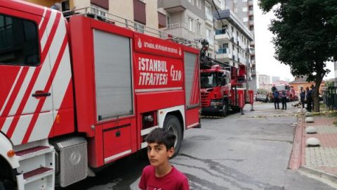 Ümraniye'de evde yangın; anne öldü 7 yaşındaki çocuğu ağır yaralandı