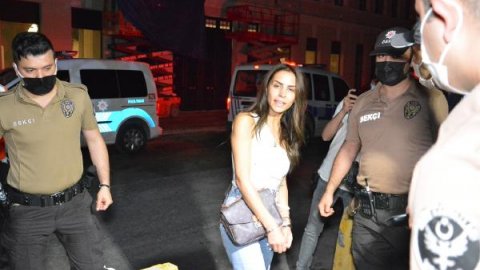Güvenlik kamerası görüntüleri de çıktı: Oyuncu Ayşegül Çınar'ın eski sevgilisi Furkan Çalıkoğlu 7'si polis 12 kişiyi bıçakla yaraladı  
