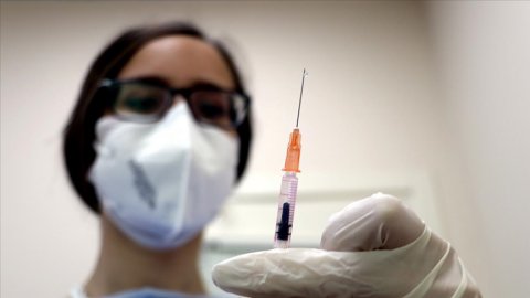Koronavirüs aşısı ile grip aşısı arasında kaç gün arayla yapılmalı? Yanıtı belli oldu