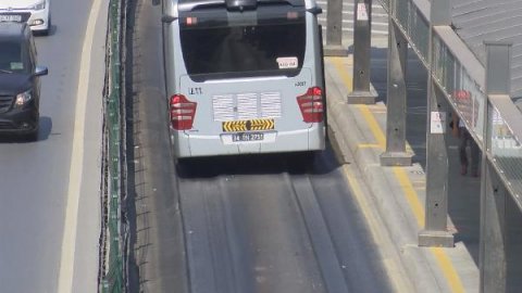 İstanbul'da sıcaklık 42 dereceyi gördü metrobüs yolundaki asfalt eridi