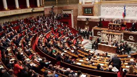 Fransa’da iklim yasa tasarısı parlamentoda kabul edildi