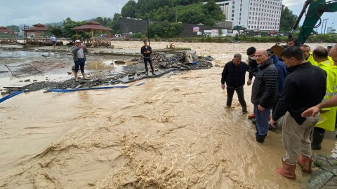 Bakan Soylu Rize ve Artvin'de: Can kaybı yok, baraj patladığı iddiası doğru değil
