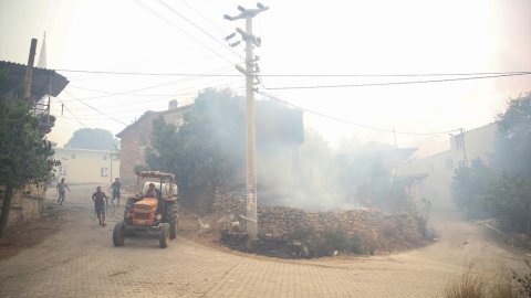 3 kişinin öldüğü Manavgat'taki yangında 7-8 mahalle tamamen yok oldu 
