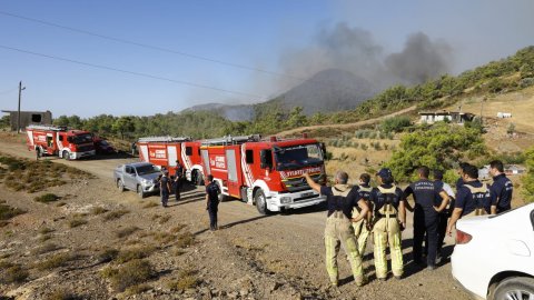 İBB ekipleri yangın bölgesine kaydırıldı