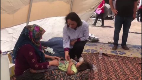 CHP'li Şevkin Adana'da Yangından Etkilenen Mahallede: “Yanınızda Olmaya Devam Edeceğiz"