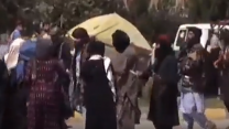 Barış Yarkadaş paylaştı! Korkunç görüntüler: "Terörist Taliban, kadınları sopayla dövüyor"