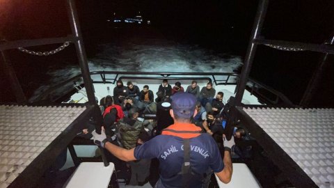 Çanakkale açıklarında gemide 35 kaçak göçmen yakalandı  