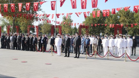 Gaziler Günü Dolayısı İle Kartal'da Atatürk Anıtı’na Çelenk Sunuldu