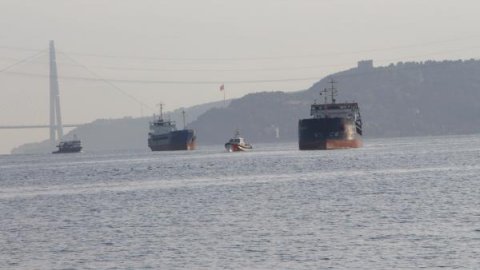 İstanbul Boğazı'nda 2 kuruyük gemisi çarpıştı