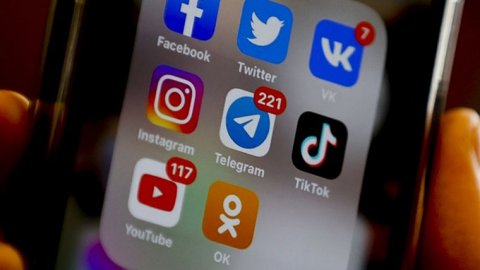 WhatsApp, Facebook ve Instagram çöktü; kişisel bilgiler çalınmış olabilir