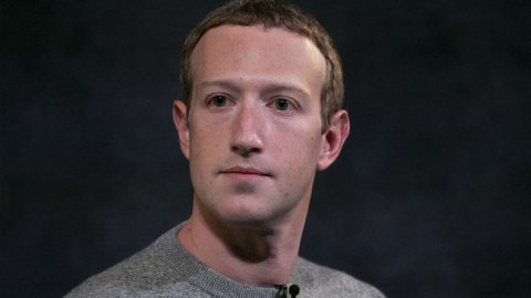 Facebook CEO'su Zuckerberg'ten eleştirilere yanıt