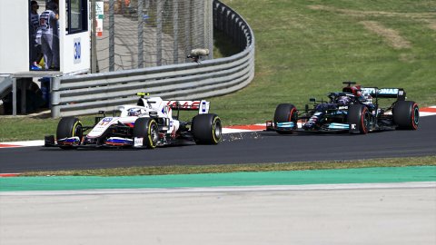 Formula 1 Rolex Türkiye GP'nin ilk antrenman turundan kareler