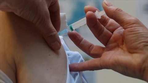 Texas’ta şirketlerin Kovid-19 aşısını zorunlu tutması yasaklandı