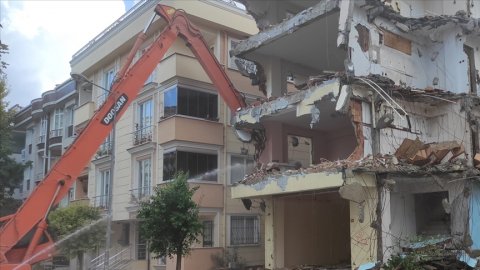 Binaların yıkım işlerini düzenleyen yönetmelik Resmi Gazete'de yayımlandı