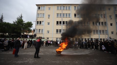 Öğrencilere Yangın Söndürme Eğitimi ve Tatbikatı! Kartal Belediye Başkanı Gökhan Yüksel:  Sorumluluklarımızı Ciddiye Alıyoruz 